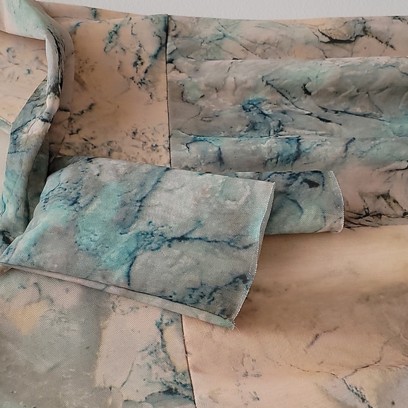 A mesh H&M dress with an open back - Picture 5 of 8